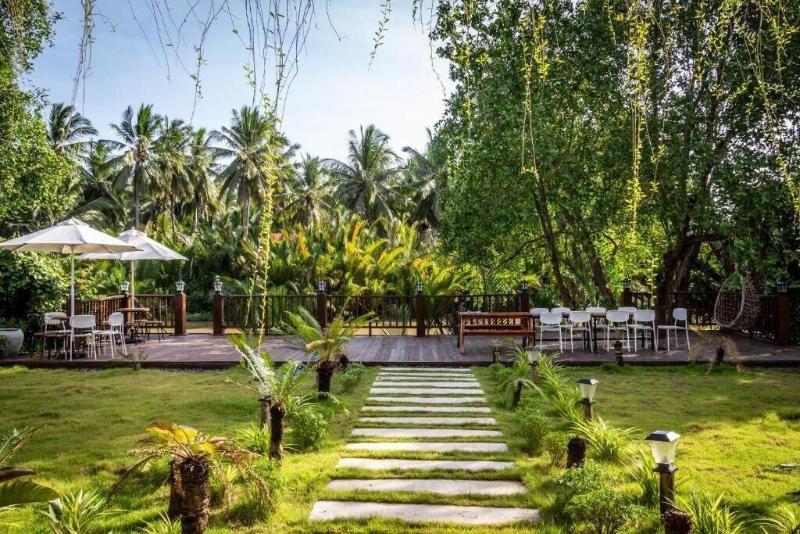 Kampot Tropical Village image