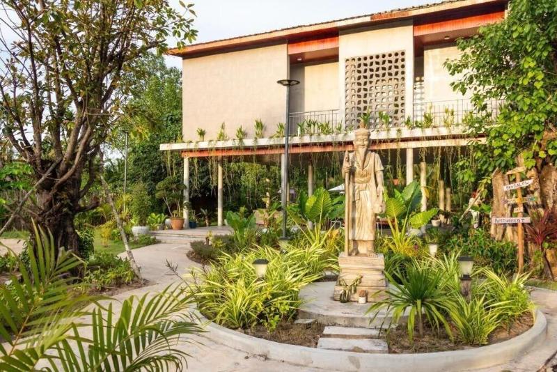 Kampot Tropical Village image