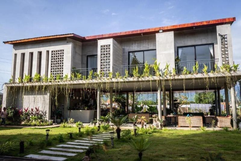 Kampot Tropical Village image