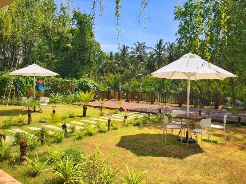 Kampot Tropical Village image