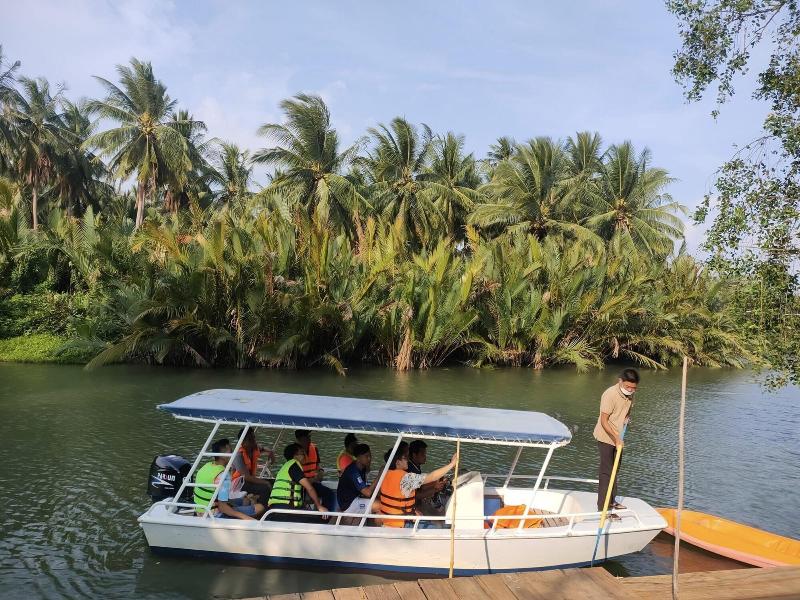 Kampot Tropical Village image