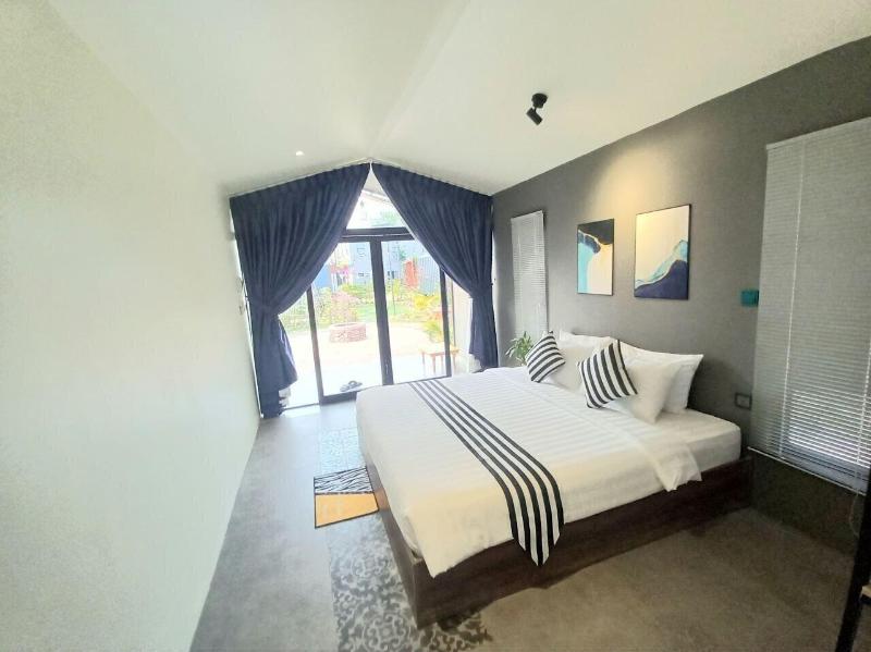 Kampot Tropical Village image