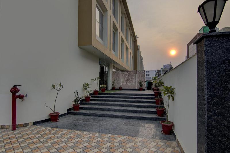 Treebo Trend Torque Greater Noida image