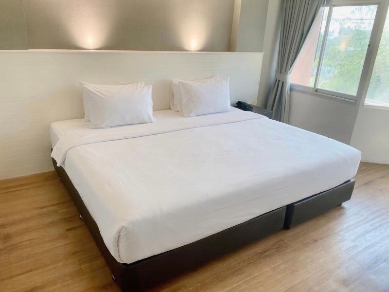 Coco Beach Hotel Jomtien Pattaya image