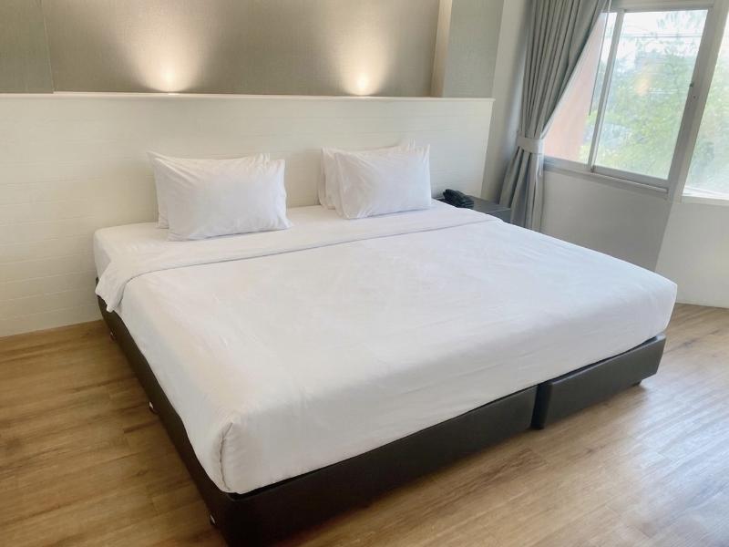 Coco Beach Hotel Jomtien Pattaya image