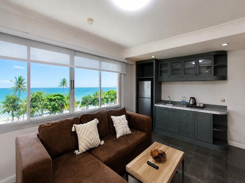 Coco Beach Hotel Jomtien Pattaya image