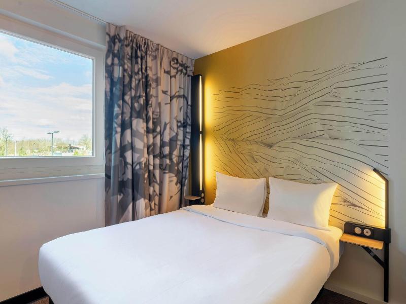 B&B HOTEL Massieux Genay image