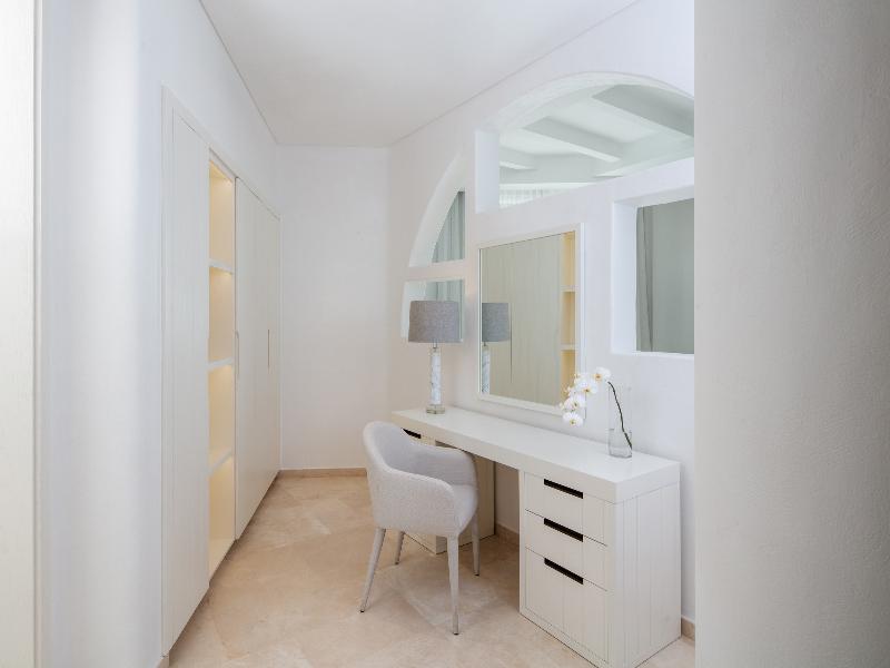 Anantara Retreat Santorini Abu Dhabi – Adults Only image