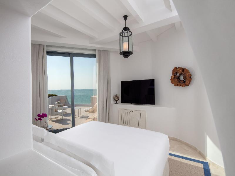 Anantara Retreat Santorini Abu Dhabi – Adults Only image