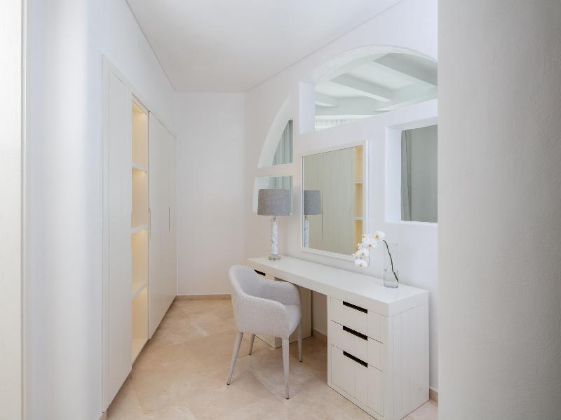 Anantara Retreat Santorini Abu Dhabi – Adults Only image