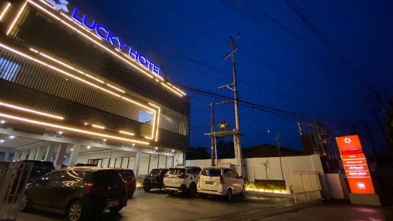 Lucky Hotel Purwodadi image 2