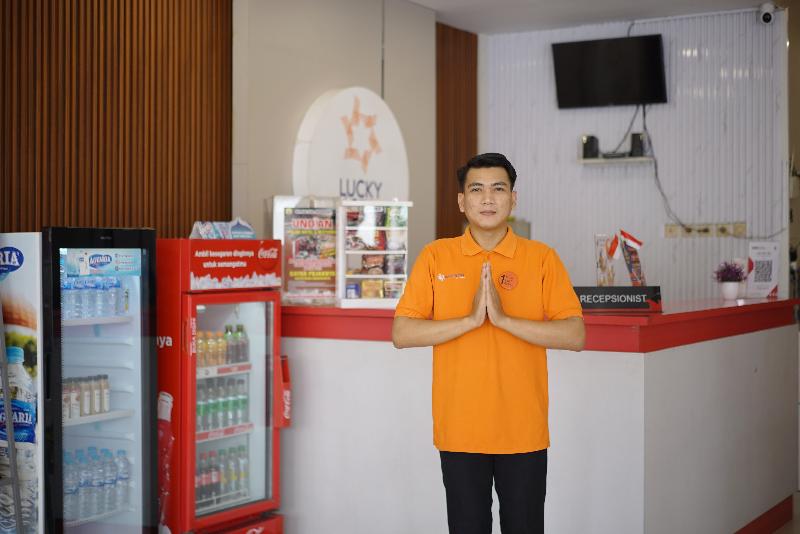 Lucky Hotel Purwodadi image