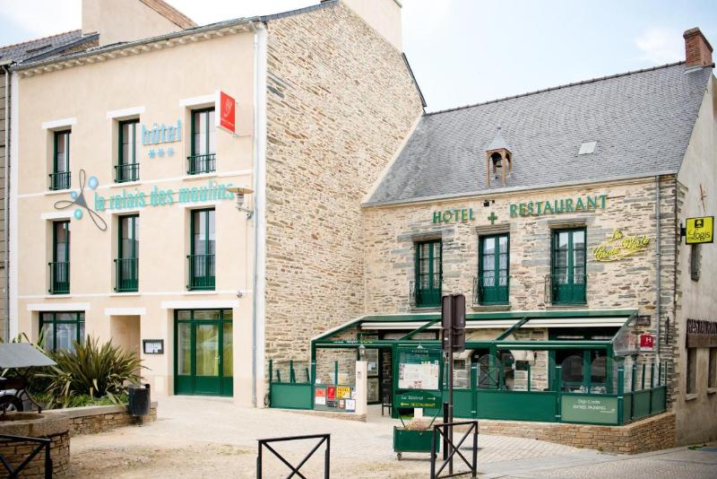 Logis Hotel La Croix Verte Le Relais Des Moulins image