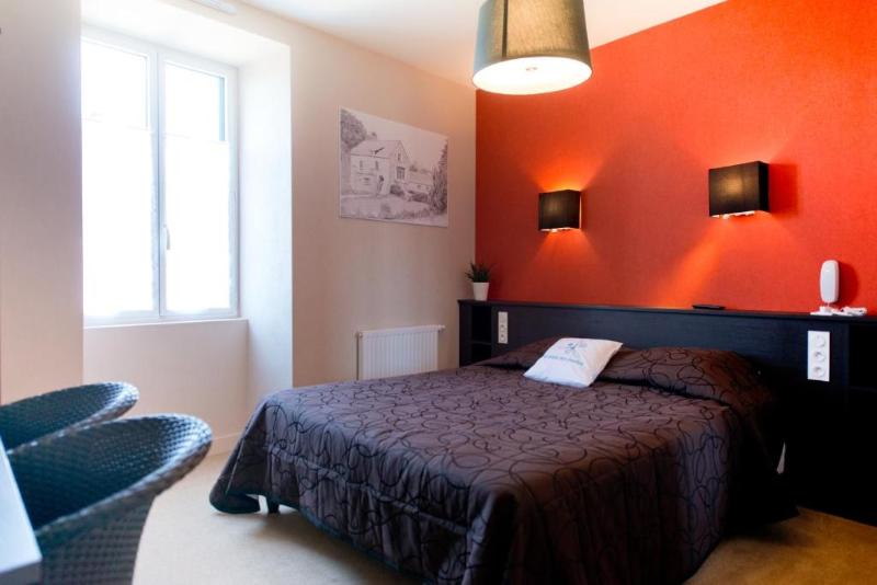 Logis Hotel La Croix Verte Le Relais Des Moulins image
