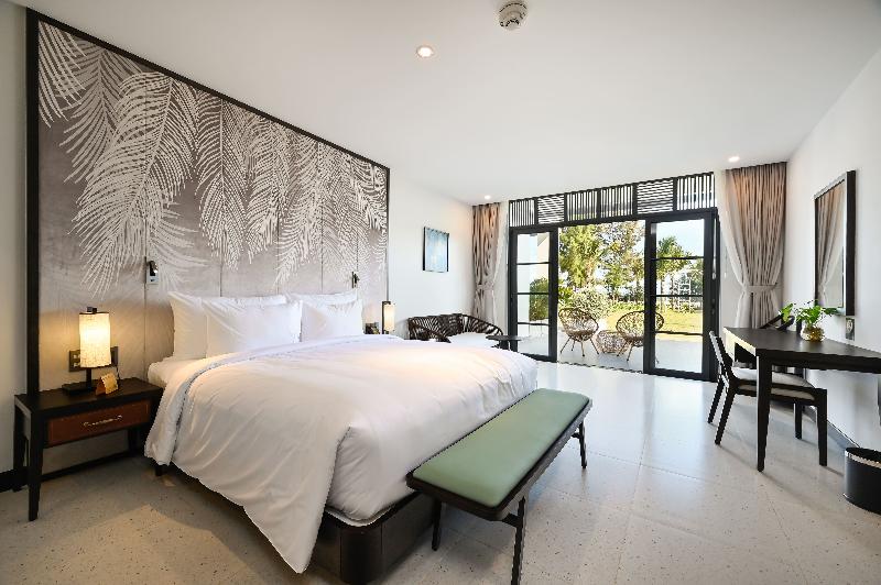 Emerald Ho Tram Resort image