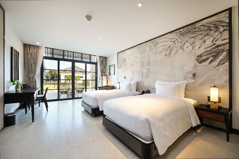 Emerald Ho Tram Resort image