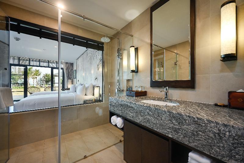 Emerald Ho Tram Resort image