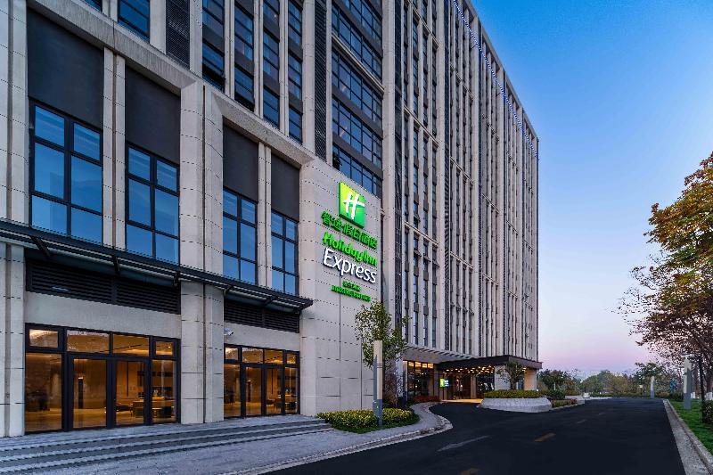 Holiday Inn Express Haiyan image