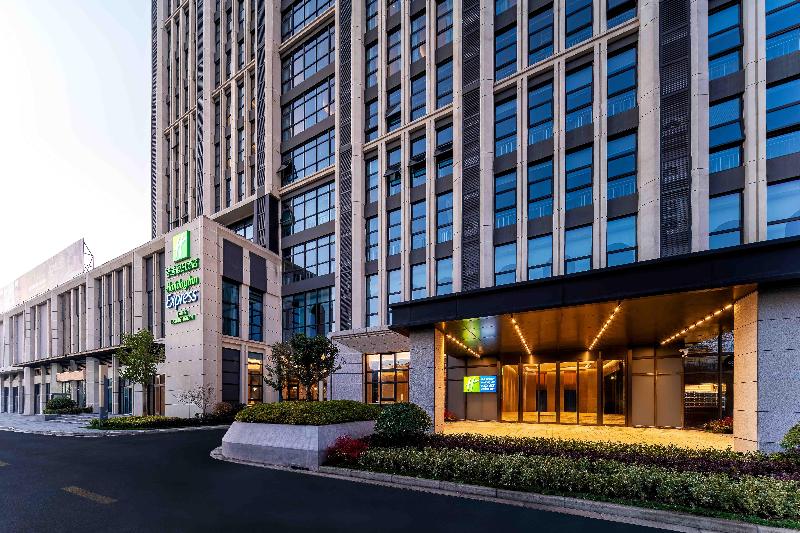 Holiday Inn Express Haiyan image
