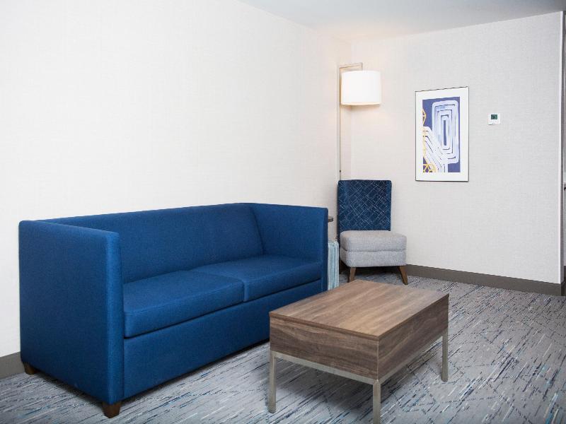 Holiday Inn Express And Suites Prince Albert South image