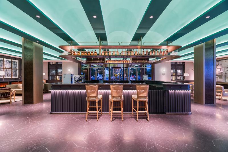 Bar & Lounge