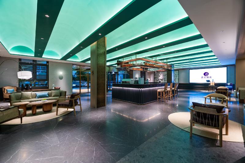 Bar & Lounge