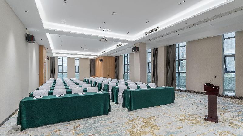Holiday Inn Express Huangshi Cihu Lake image
