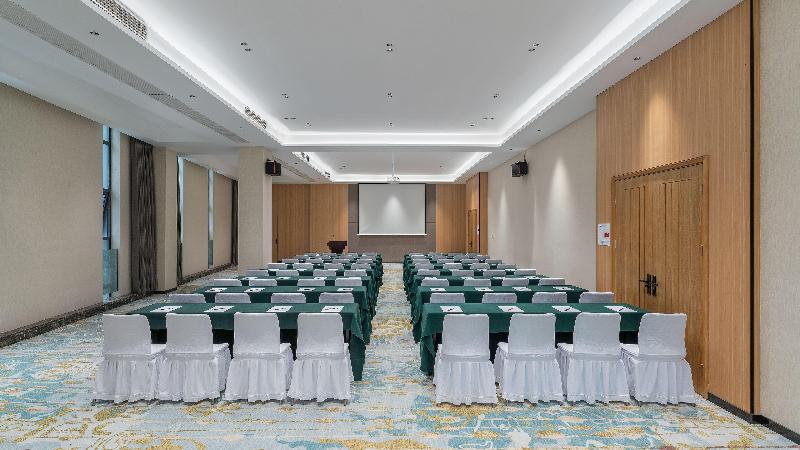 Holiday Inn Express Huangshi Cihu Lake image