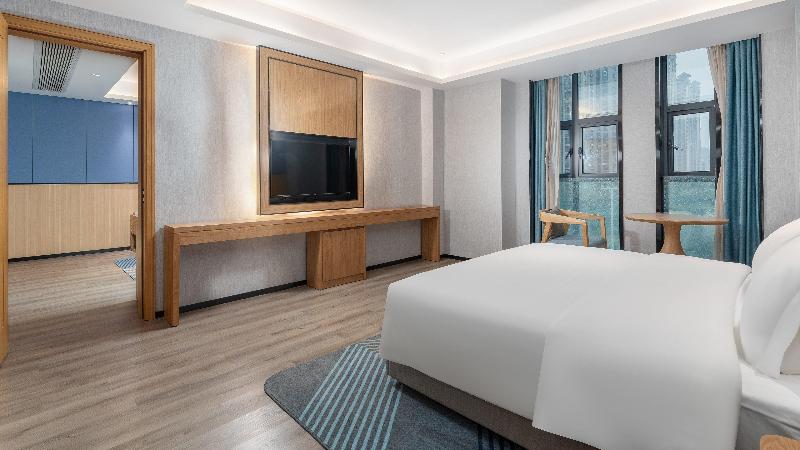 Holiday Inn Express Huangshi Cihu Lake image