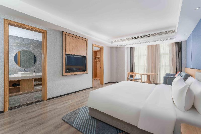 Holiday Inn Express Huangshi Cihu Lake image