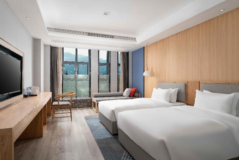 Holiday Inn Express Huangshi Cihu Lake image