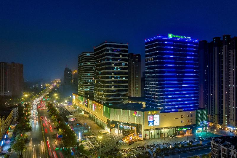 Holiday Inn Express Heze City Center image