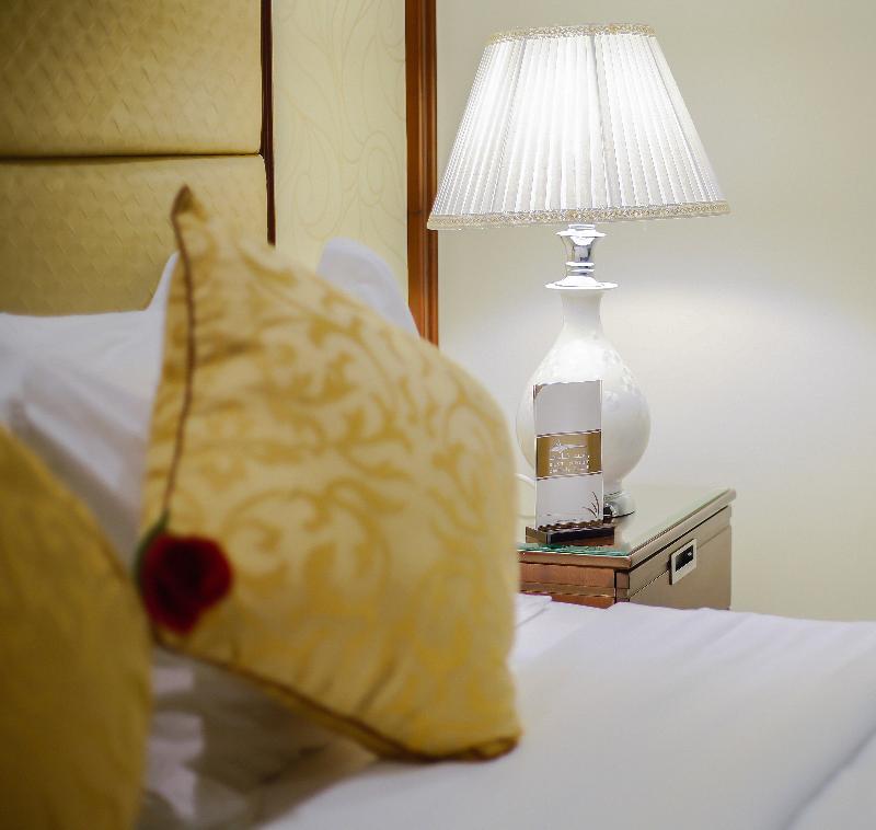 SINGLE QUEEN SIZE BED