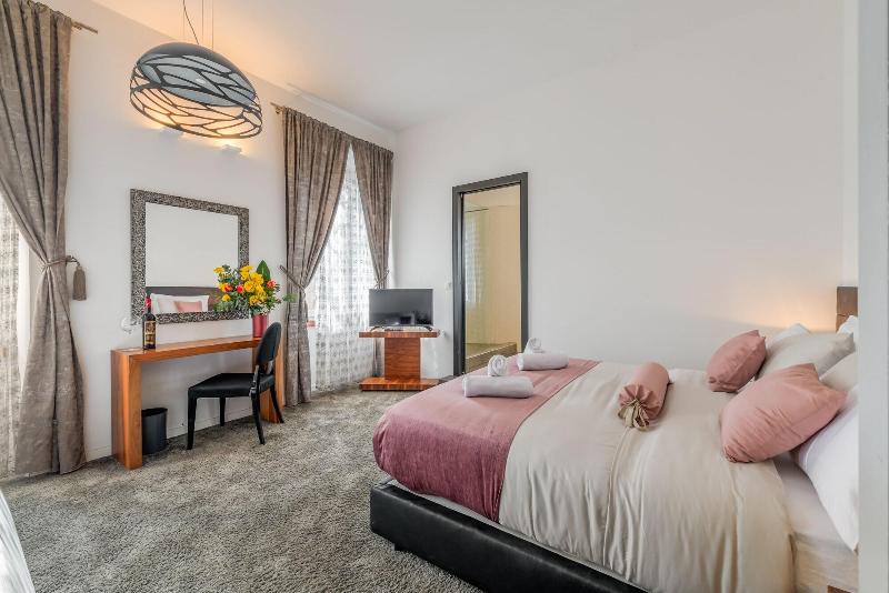 Starlight Luxury Suites image