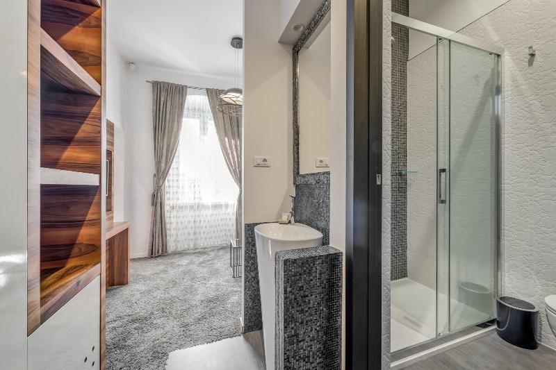 Starlight Luxury Suites image