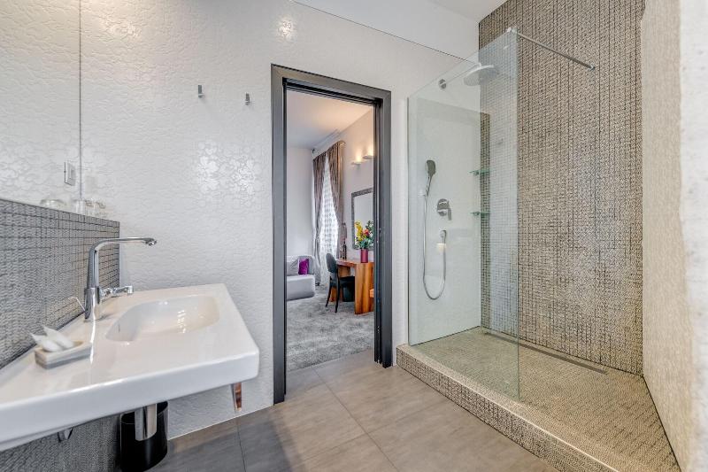 Starlight Luxury Suites image