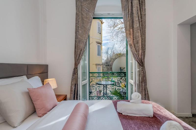 Starlight Luxury Suites image