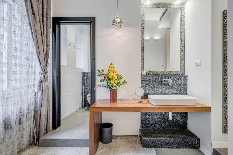 Starlight Luxury Suites image