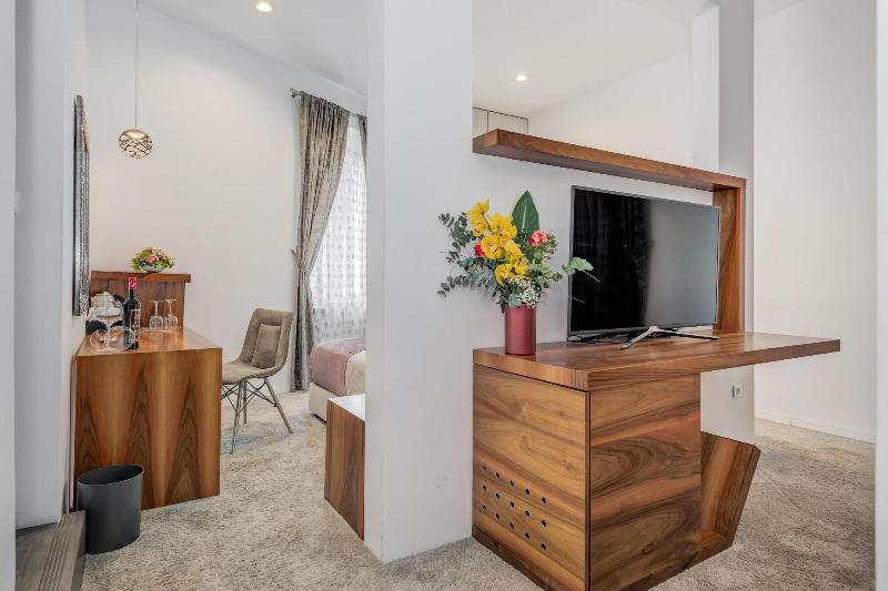 Starlight Luxury Suites image