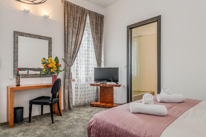 Starlight Luxury Suites image