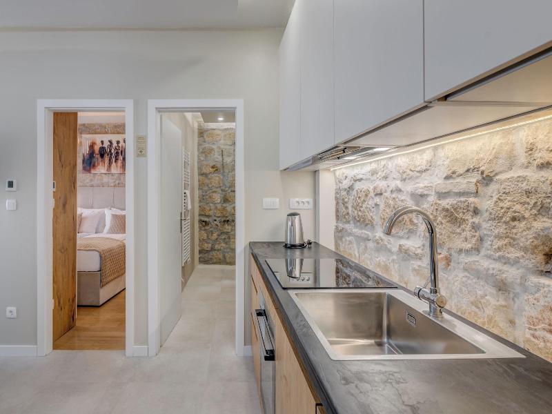 Inmotion Luxury Rooms image