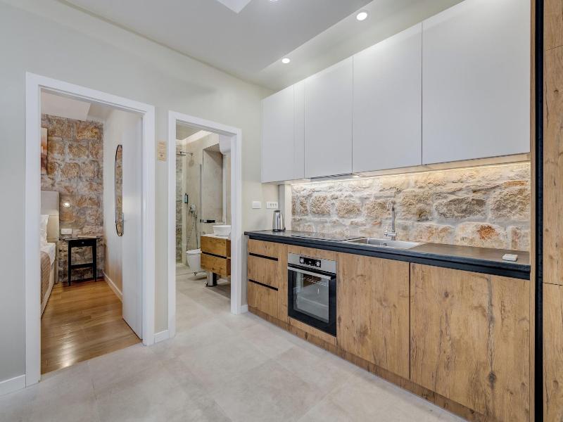 Inmotion Luxury Rooms image