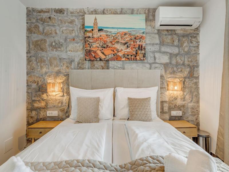 Inmotion Luxury Rooms image