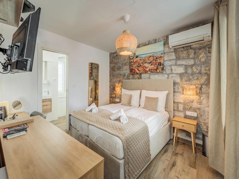 Inmotion Luxury Rooms image