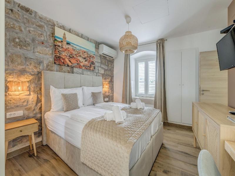 Inmotion Luxury Rooms image