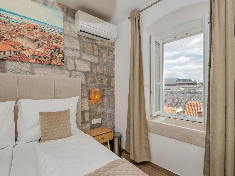 Inmotion Luxury Rooms image