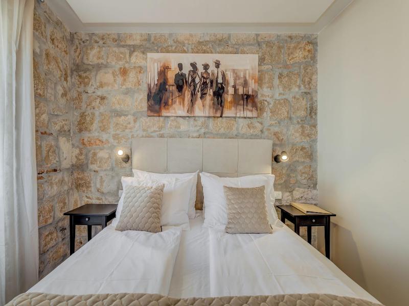 Inmotion Luxury Rooms image
