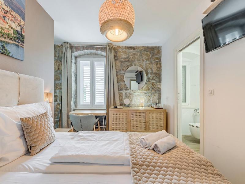Inmotion Luxury Rooms image