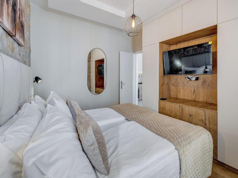 Inmotion Luxury Rooms image
