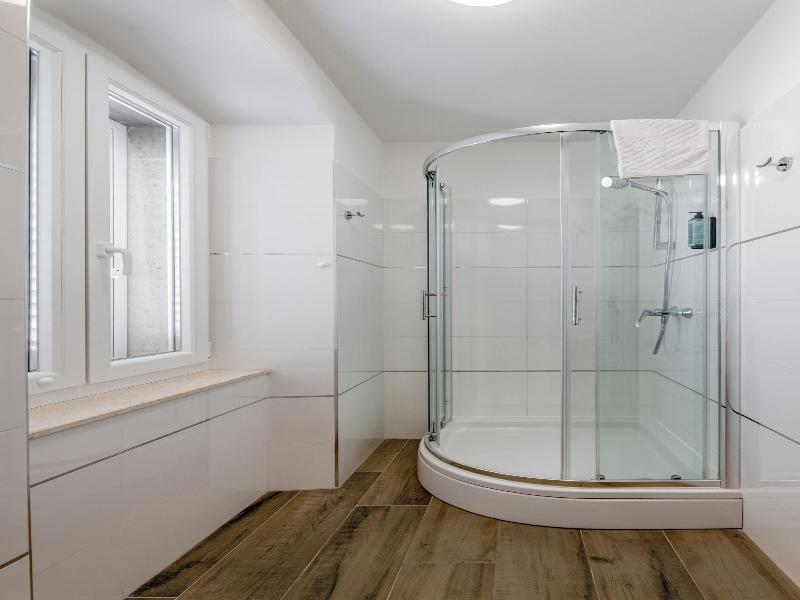 Inmotion Luxury Rooms image
